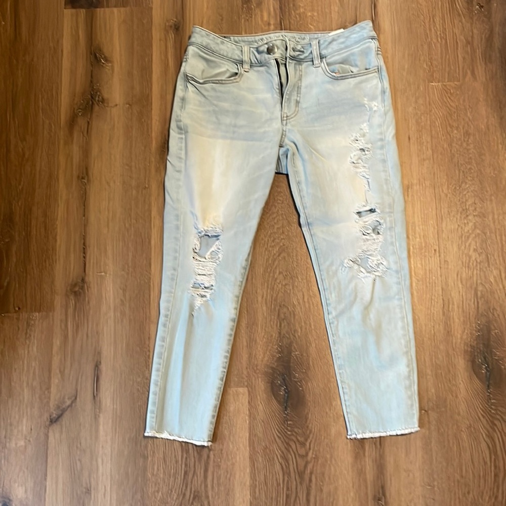 American Eagle Ripped Jeans, cropped size 8